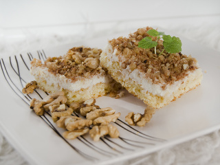 Orechovo – kokosové rezy