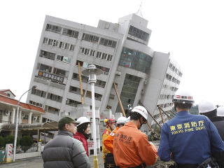 Záchranári v Taiwane stále