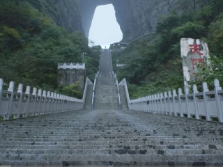 Range Rover HYBRID vystúpil