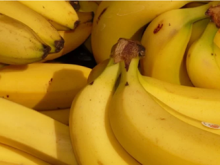Banány s jedlou šupkou?
