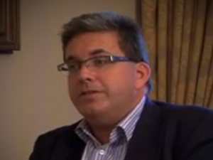 Oblek vymenil za montérky: