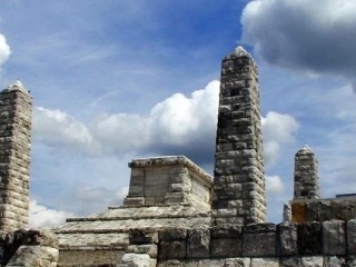 Naj slovenská architektúra: Navrhol