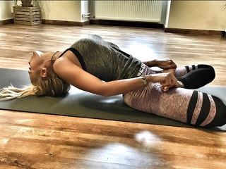 Joga Daru Rolins dobíja