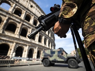 Talianska polícia zatkla päť