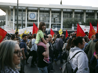 Demonštranti v Aténach
