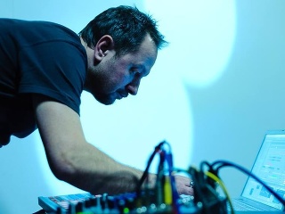 Znie to ako Depeche,