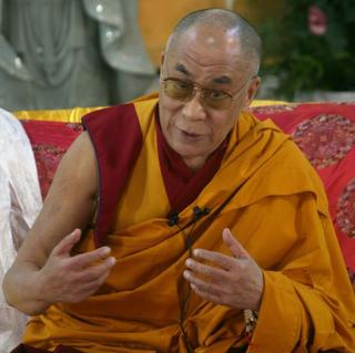 Dalajláma dnes priccestuje na