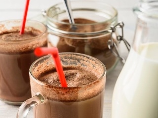 Instantné kakaá obsahujú v