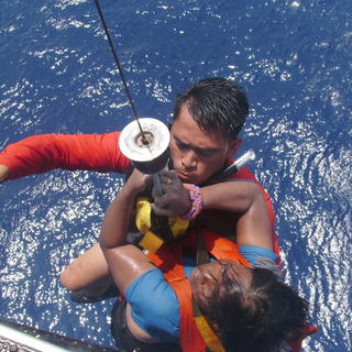 Filipíny: Zachránili posledného pasažiera