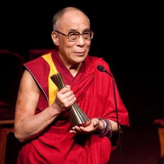 Dalajláma si prevzal ocenenie