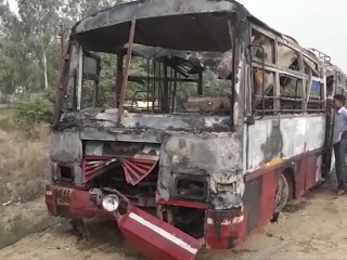 Tragédia v Indii: Autobus