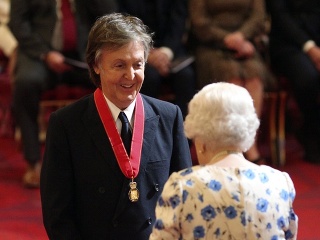 Paul McCartney a kráľovná