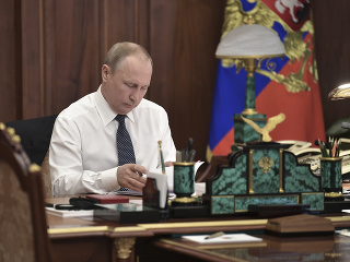 Vladimir Putin zložil prezidentský