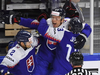 Ladislav Nagy (uprostred) sa