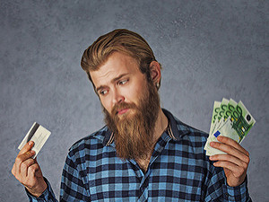 Skutočne je bezhotovostná spoločnosť