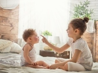 Prečo druhorodené deti rozprávajú