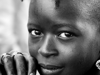 Sú z iného kontinentu,