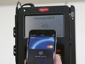 Bezkontaktné platby sú len