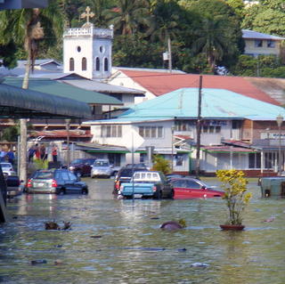 Cunami zasiahli Samou, úrady
