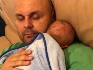 Mladý otec náhle zomrel