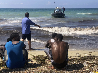 Utečenci zachránení na pobreží