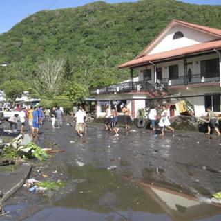 Po cunami ľudia rabujú
