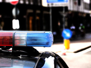 Policajt zastavil autómne vozidlo: