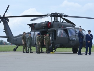 Odovzadanie dvoch vrtuľníkov UH-60M