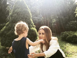 Lenka miluje svoje deti