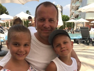 Boris Kollár so svojimi deťmi rád dovolenkuje.