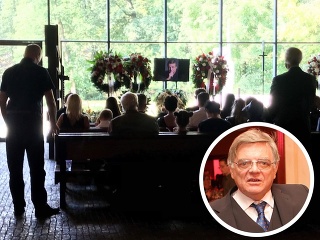 V pondelok popoludní sa v Bratislavskom krematóriu konal aj súkromný pohreb.