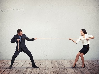 4 drsné kancelárske vojny