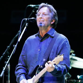 Eric Clapton: Náhla operácia!