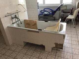 Kúpeľňa pre 80 imobilných seniorov v žilinskom Centre sociálnych služieb Letokruhy.