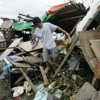 Filipíny opäť zasiahol tajfún,