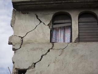 Irán zasiahlo silné zemetrasenie: