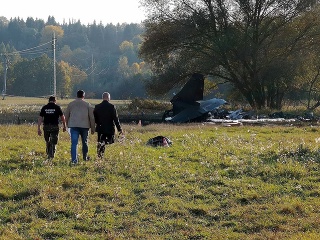 Minister Gajdoš na Sliači na brífingu po páde lietadla. 