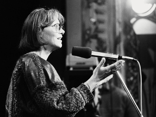 Marta Kubišová na zhromaždení VPN v novembri 1989