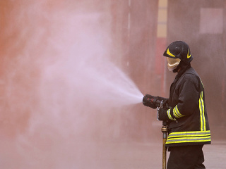 Požiar haly v Banskej