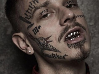 Yzomandias a jeho label