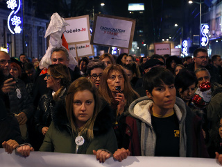 Tisíce Srbov protestovali proti