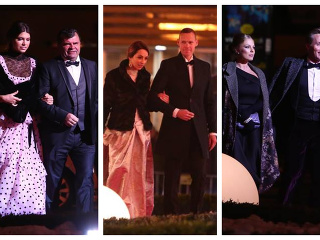 Pohľad na červený koberec