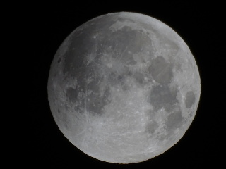 Ľubomír zachytil zatmenie mesiaca nad obcou Klin na Orave.