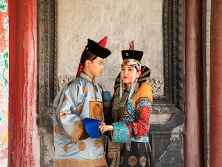 Vykrútené krky aj zadržaný