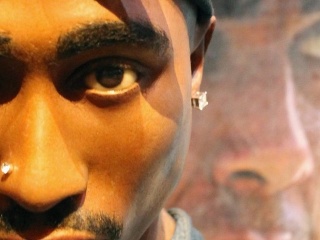 RAPTAG: Je 2Pac nažive?