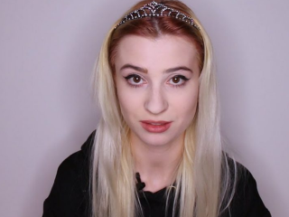 Slovenská youtuberka so štvrť