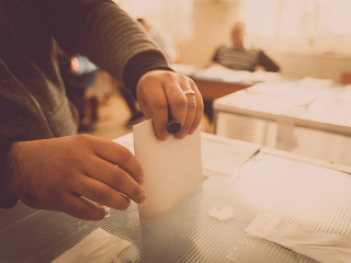 Voliči, POZOR: Na hlasovacích