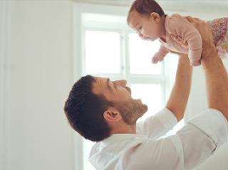 Otec ovplyvňuje život dcéry