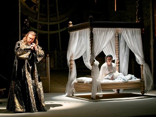 Titusz Tóbisz ako Otello a Lucie Kašpárková ako Desdemona v novom naštudovaní opery Giuseppe Verdiho v Štátnom divadle Košice