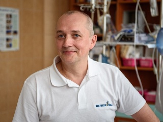 Svetielko nádeje svieti ťažko